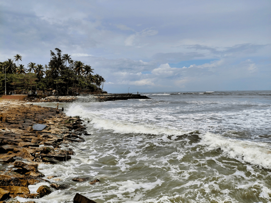Travel Diaries: A Noon Walk to Thirumullavaram&nbsp;Beach