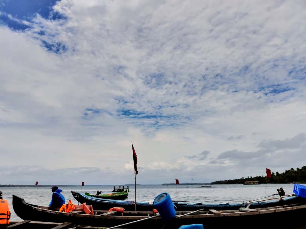 Boats docked near Sambranikodi Island