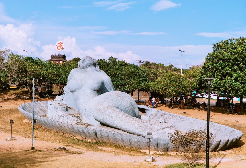 Travel Diaries: Shankumugham Beach – A Stroll and a Missed&nbsp;Sunset.
