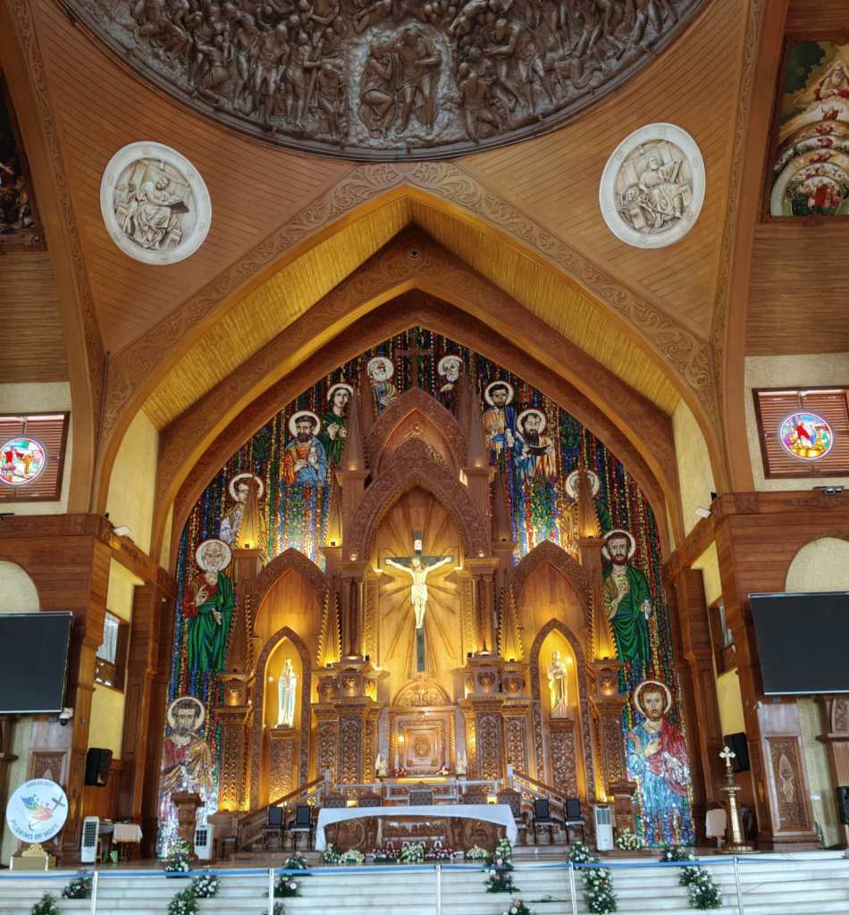 Altar of the Vettucaud Church.